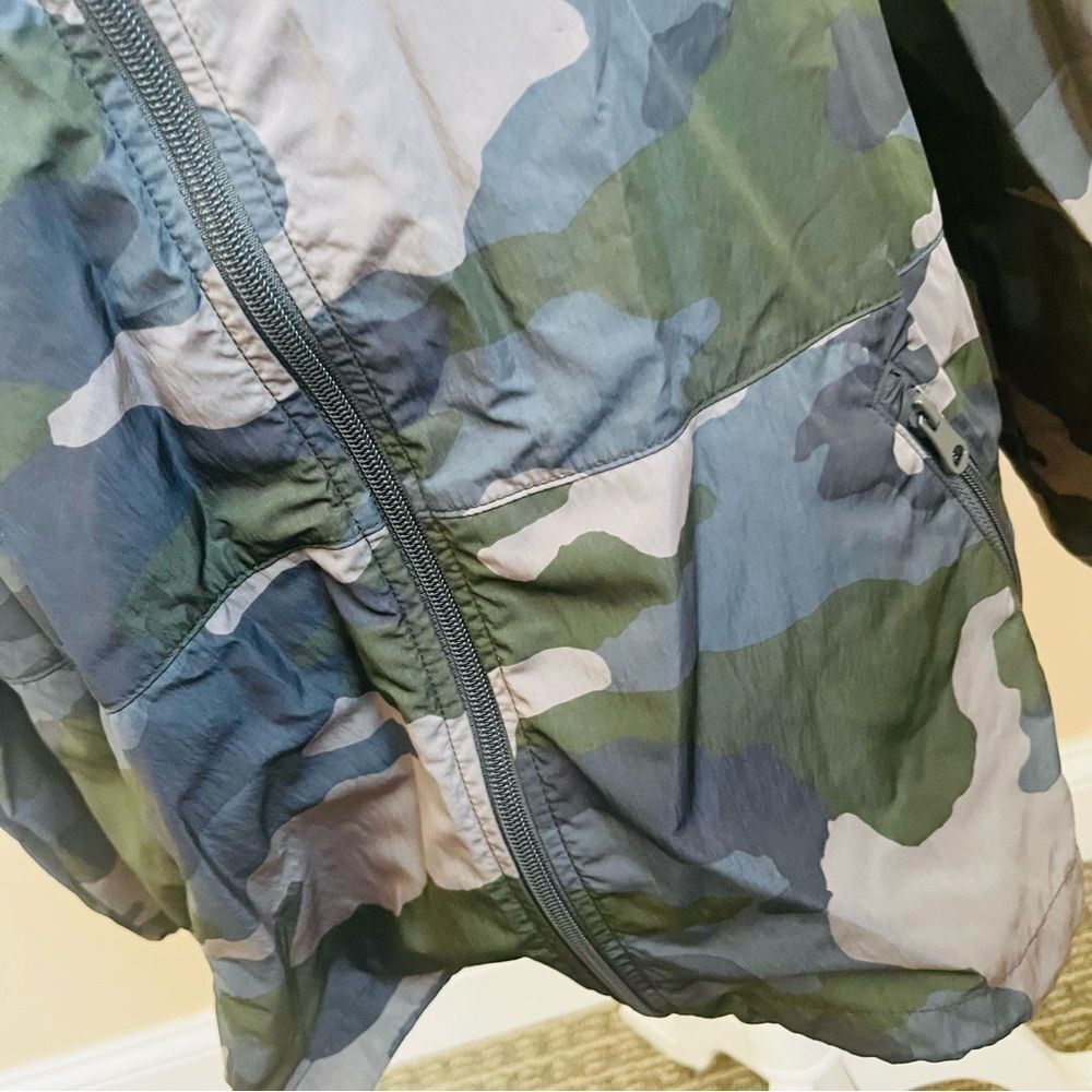 Offline by Aerie Camo Windbreaker Jacket Sz Small - Picture 4 of 11